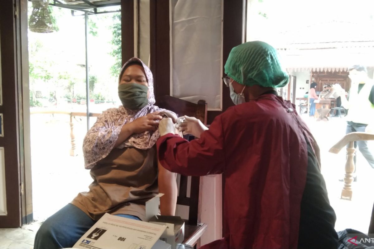 COVID-19: Jakarta readies 300 fourth dose vaccination locations