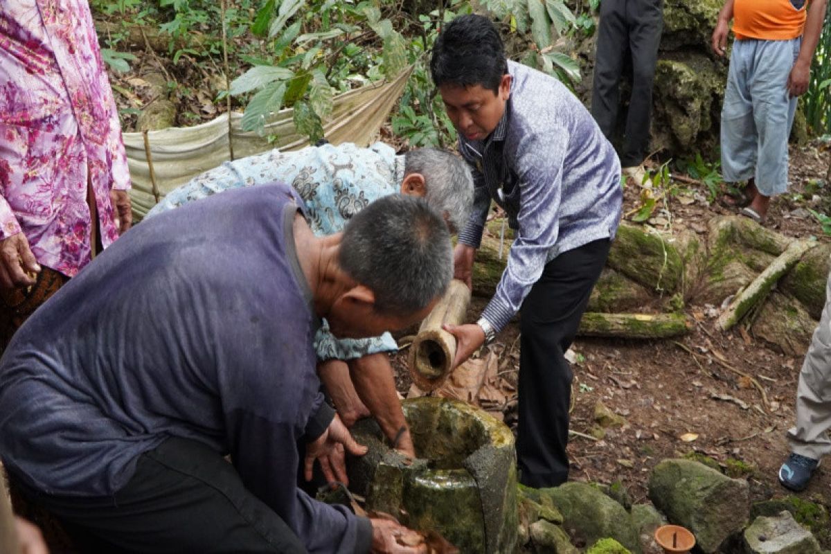 Disbud Gunungkidul meminta masyarakat lestarikan Petilasan Watu Luweng