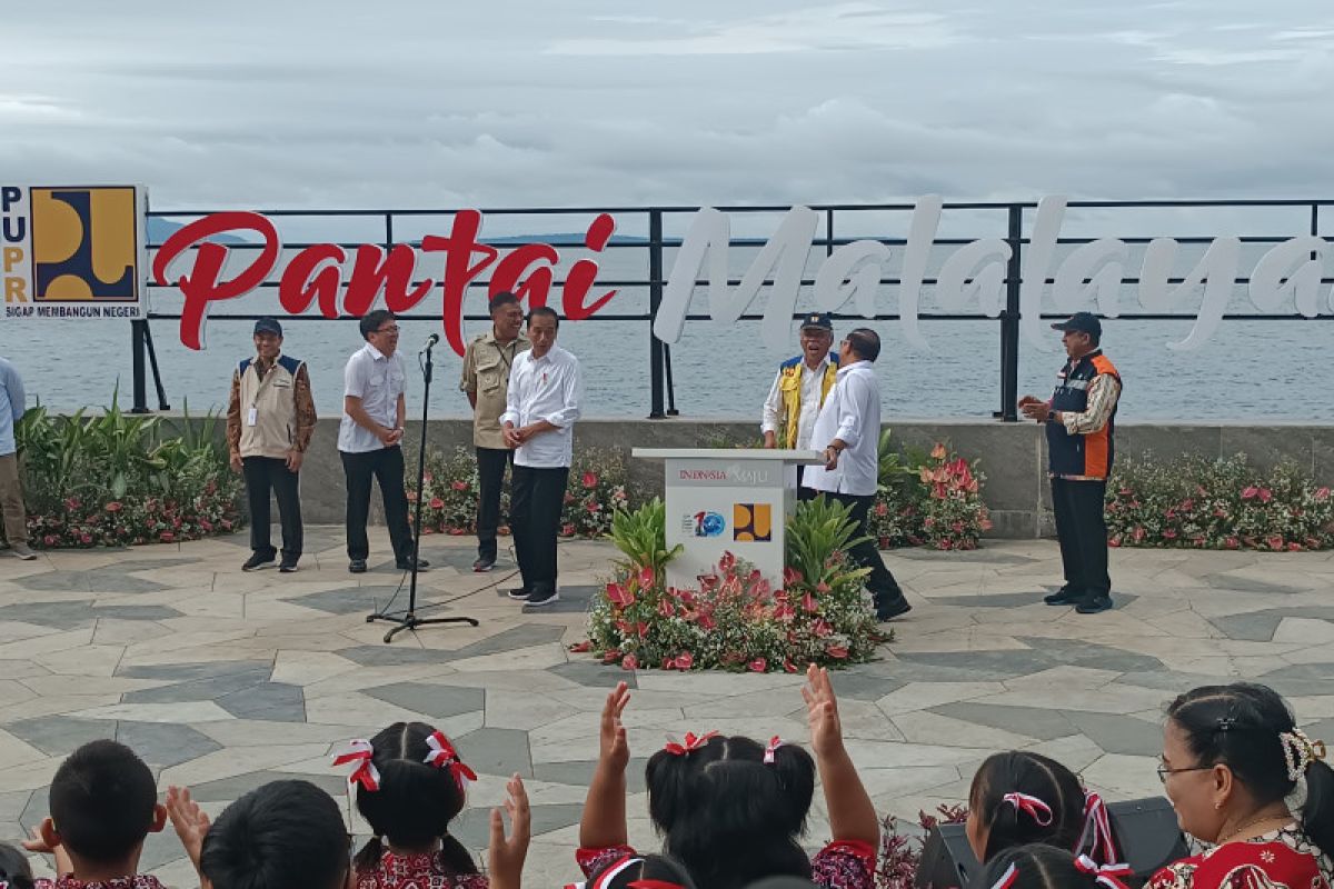 Presiden ajak masyarakat jaga kebersihan pantai Malalayang