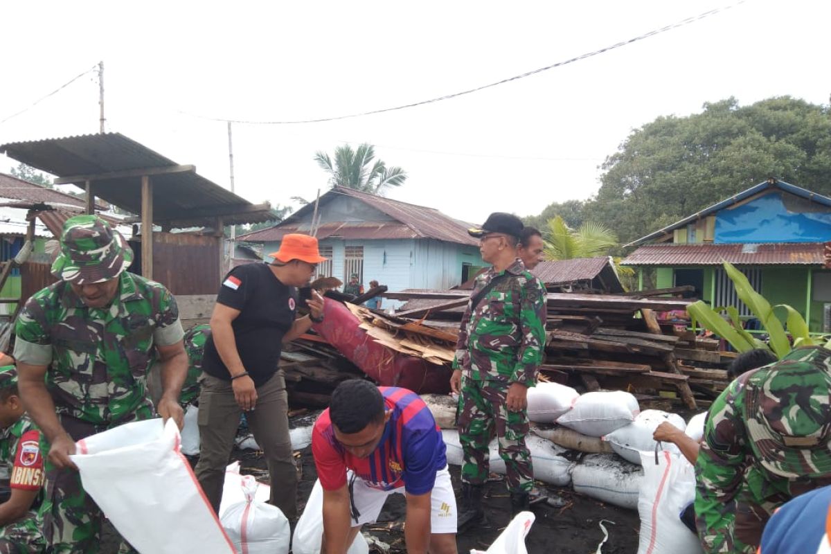 Atasi banjir rob di Kabupaten Halmahera Utara,  BPBD bangun tanggul darurat