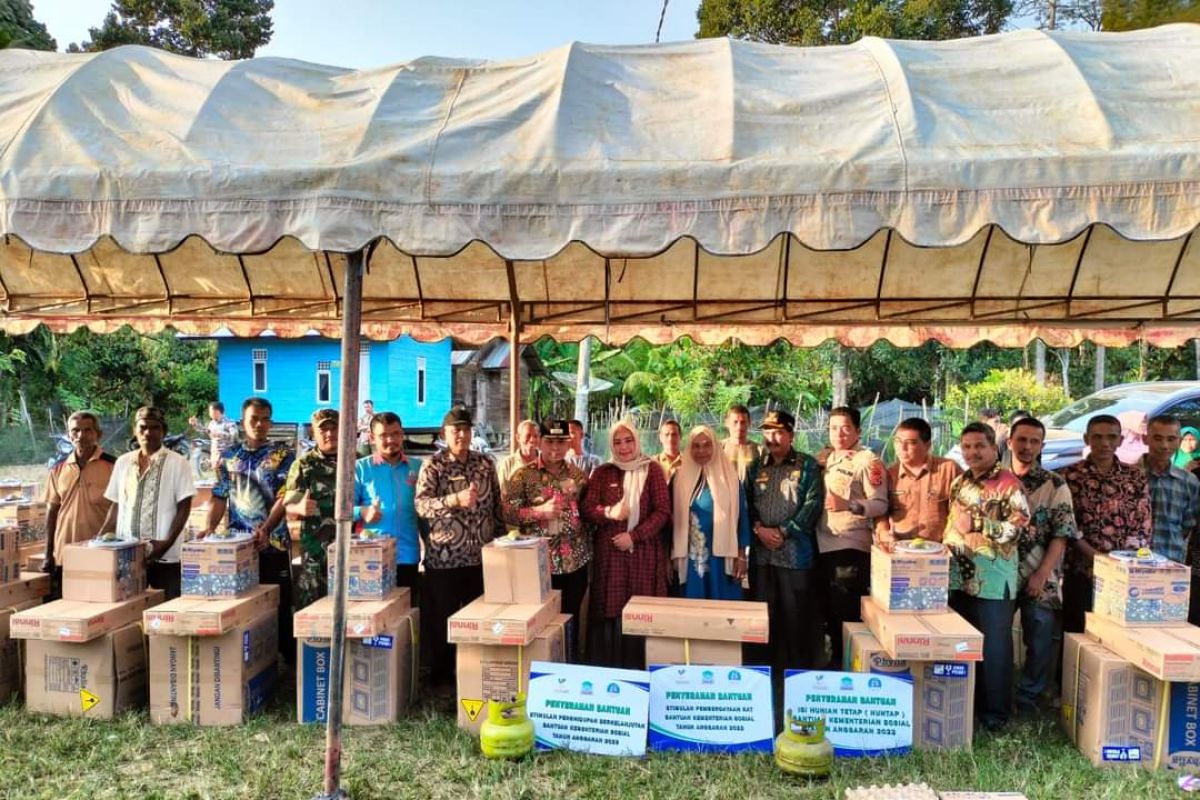 Serahkan bantuan untuk masyarakat KAT, ini pesan Pj Bupati Aceh Jaya