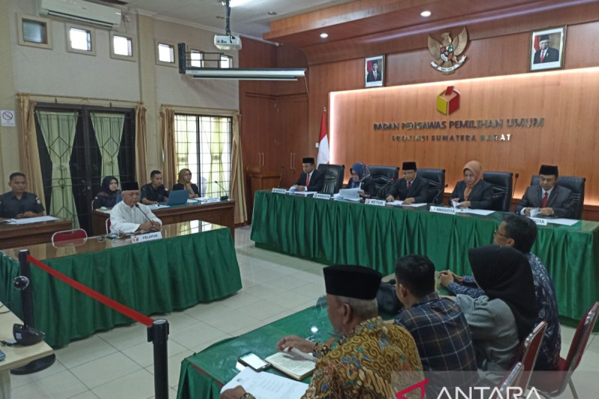 Bawaslu Sumbar tolak laporan dua bakal calon anggota DPD RI