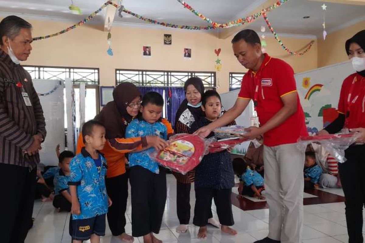 SGM Eksplor dan Alfamart berkolaborasi dalam "Tunjuk Tangan untuk Generasi Maju Indonesia"