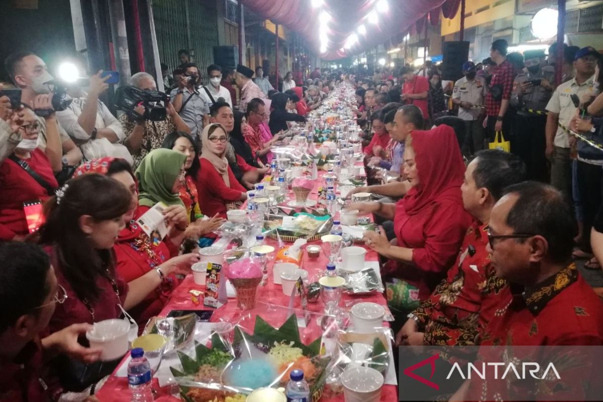 Tradisi Tuk Panjang sambut Imlek di Semarang