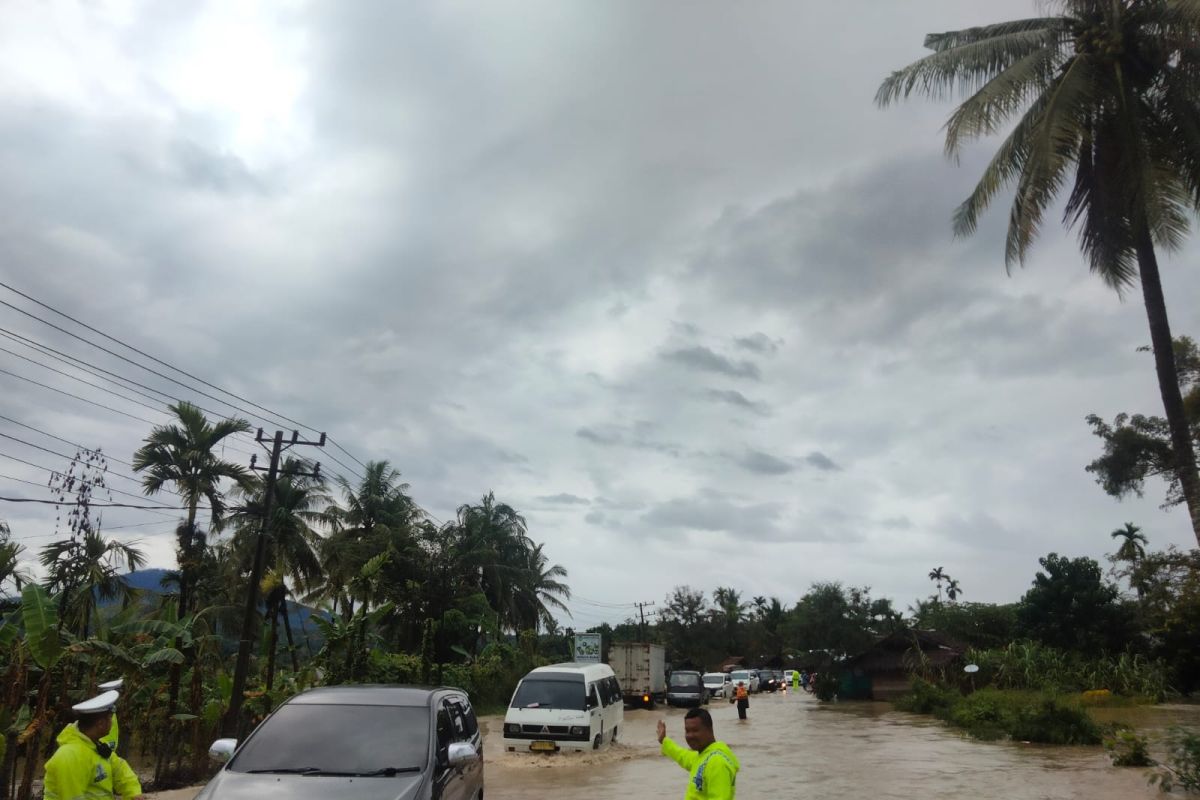 Polres Pidie kerahkan personel Satlantas di lokasi banjir