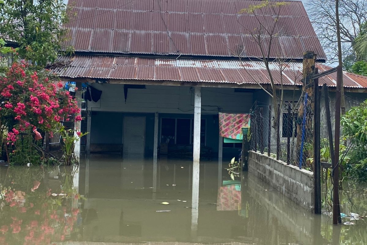 Banjir landa kecamatan Mutiara Timur Pidie