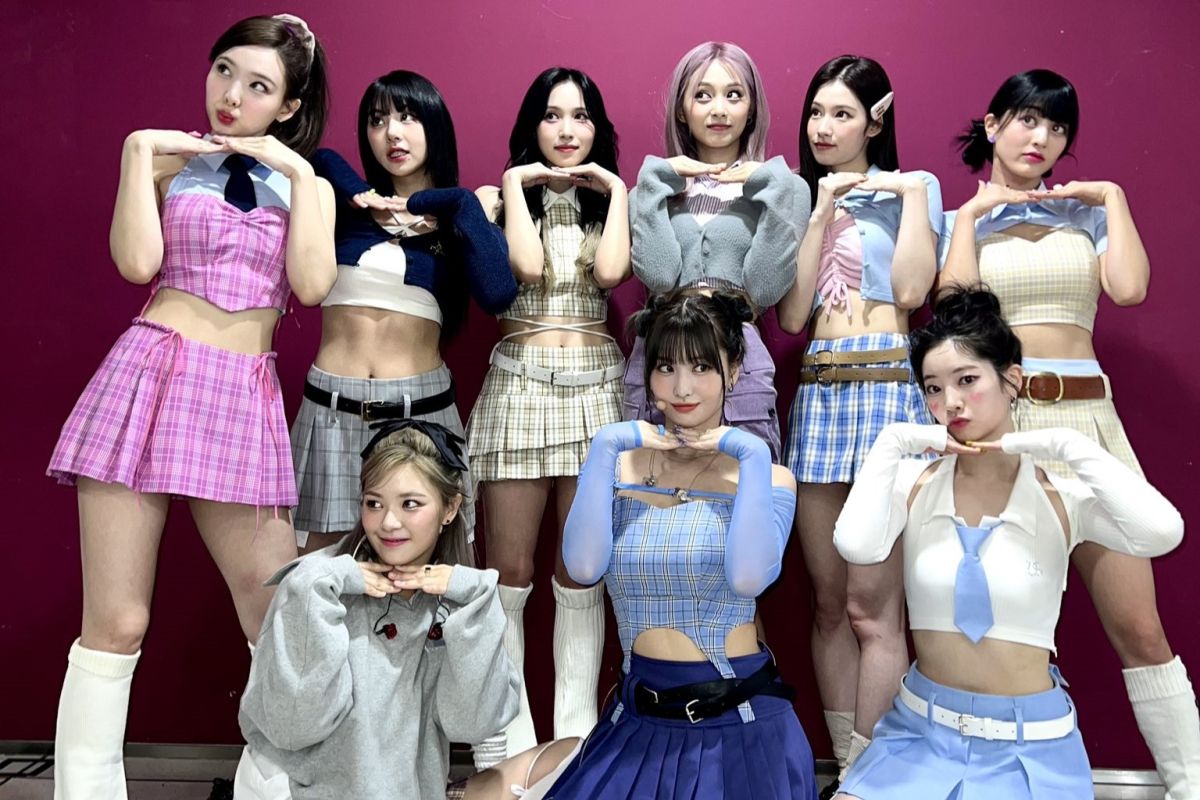 TWICE tonjolkan keunikan grup lewat "Moonlight Sunrise"