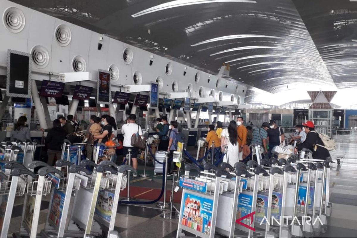 Penumpang jelang Imlek di Bandara Kualanamu capai 22.904 orang