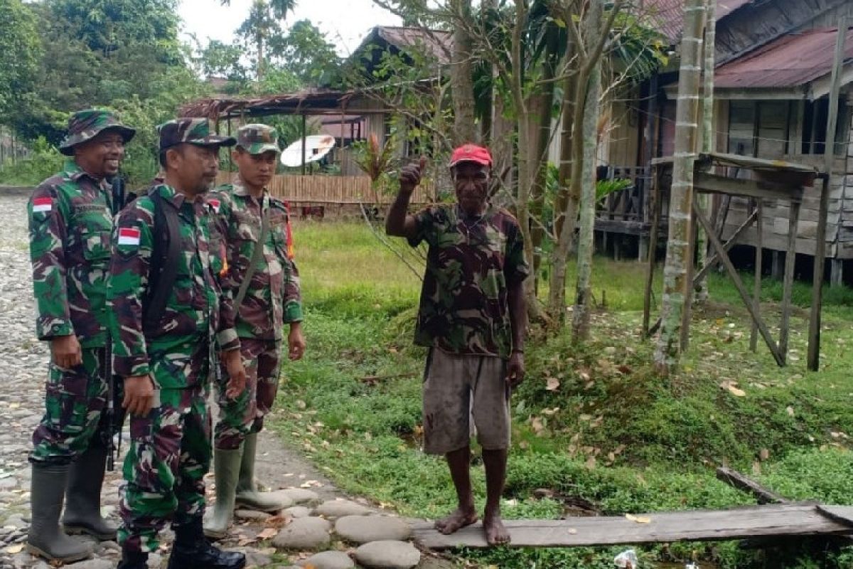 Koramil Batom gelar komsos bersama masyarakat di perbatasan RI-PNG