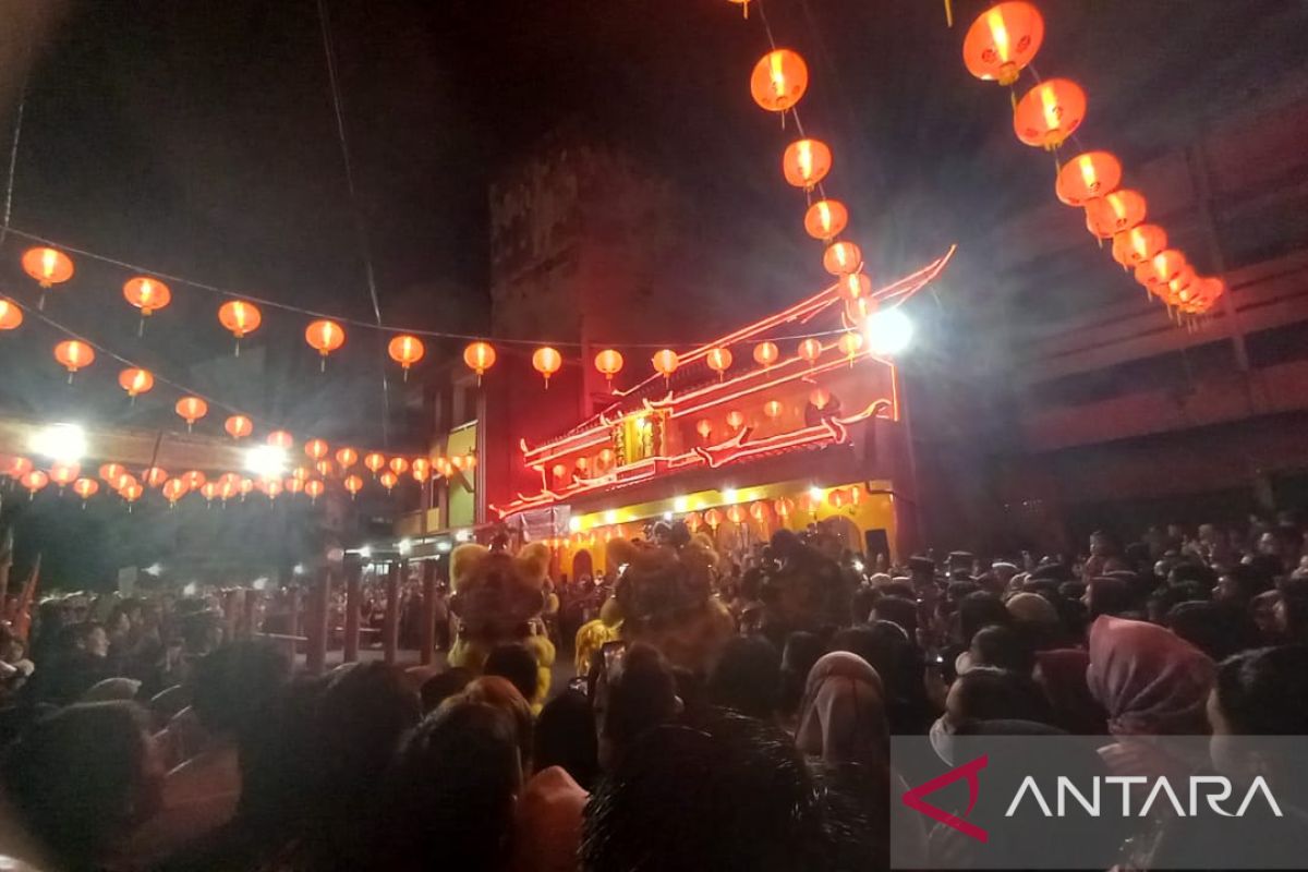 Ribuan warga saksikan barongsai di kelenteng Kwan Tie Miau Pangkalpinang