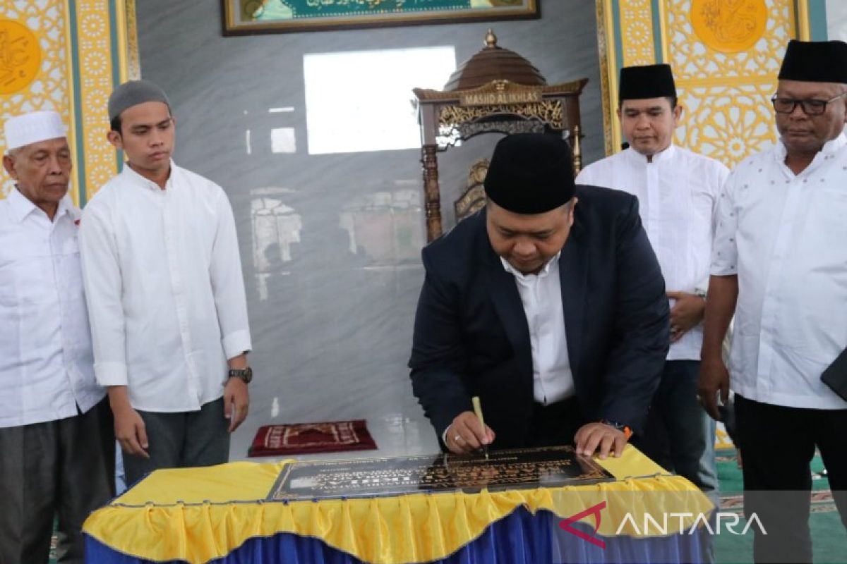 Warga Angkola Selatan undang Dolly Pasaribu resmikan Masjid Al Ikhlas