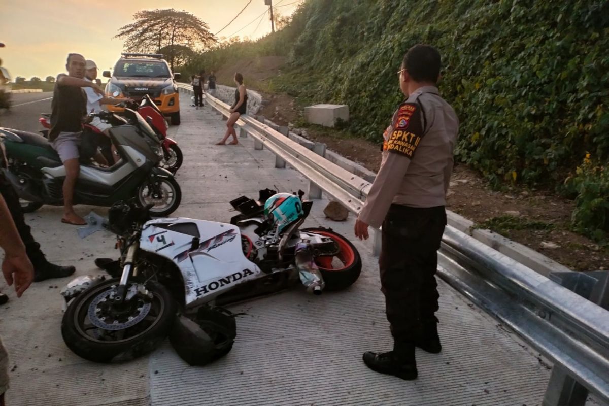 Usai jajal Sirkuit Mandalika, pengendara moge kecelakaan di bypass Lombok Tengah