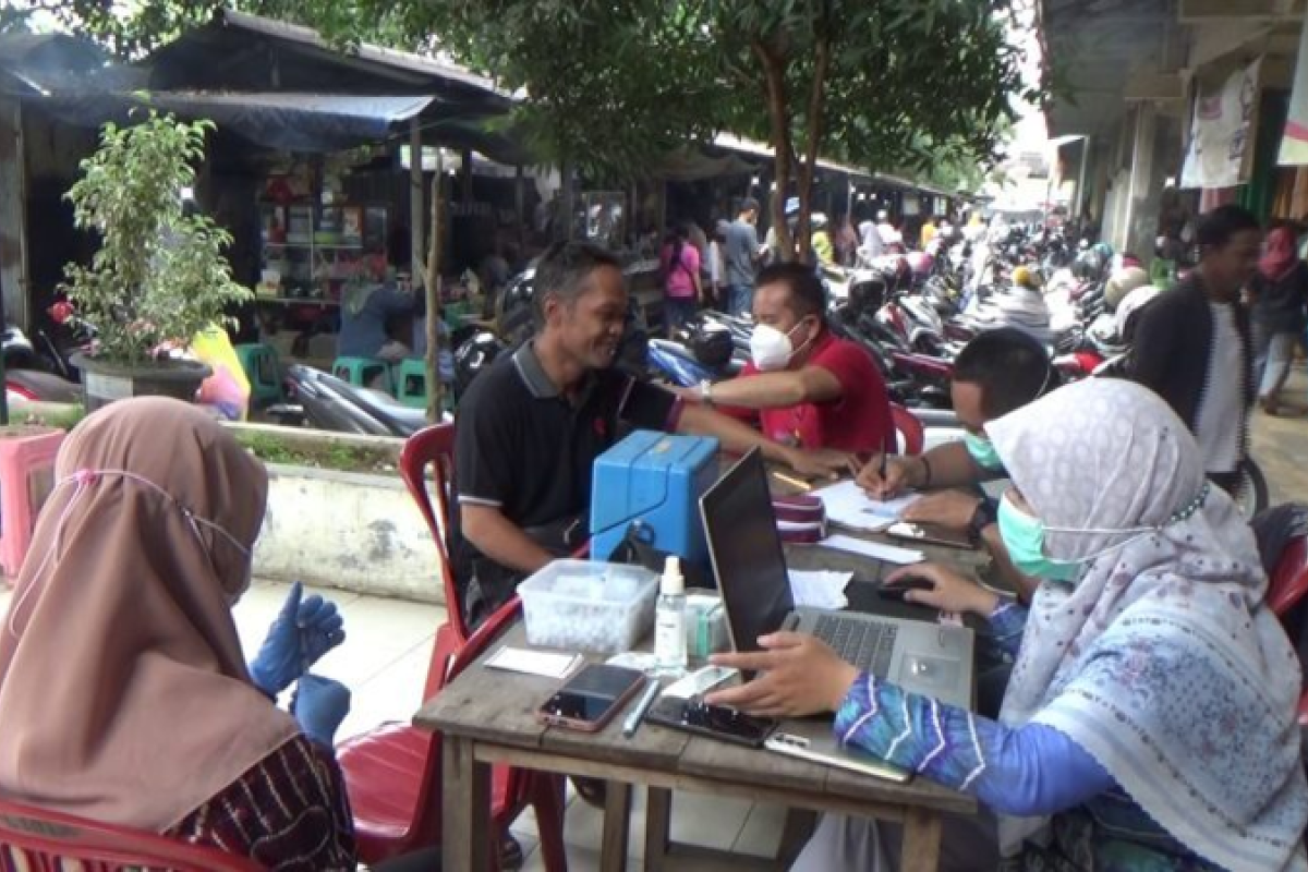 Puskesmas Hikun buka layanan vaksinasi COVID-19 di Pasar Tanjung