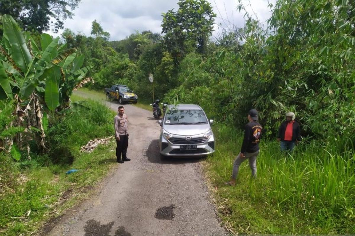 Tiga terduga kurir ganja dari Sumut ditangkap dalam hutan di Sumbar