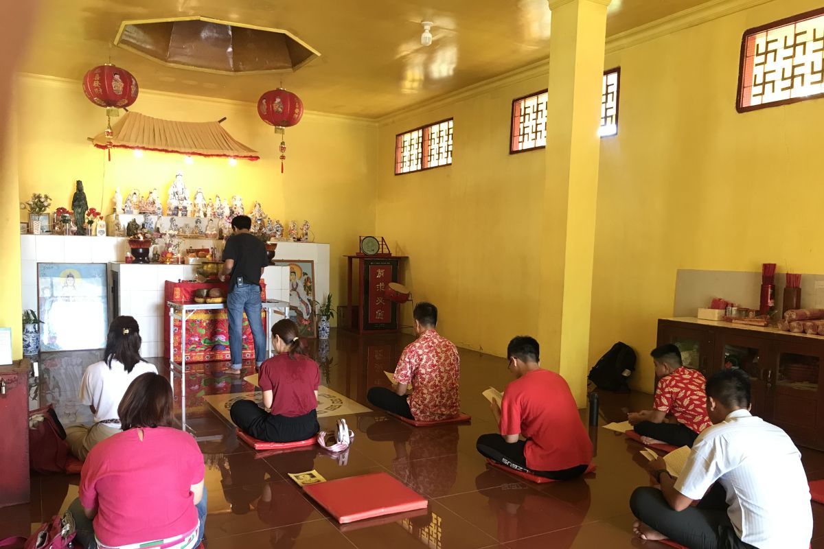 Warga Tionghoa Ambon  rayakan imlek di Vihara Swarna Giri Tirta