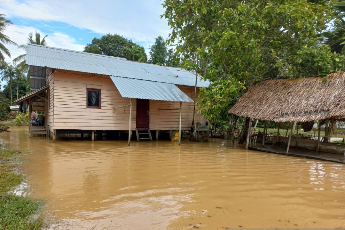 Sungai Krueng Lingka Aceh Besar meluap, dua desa banjir
