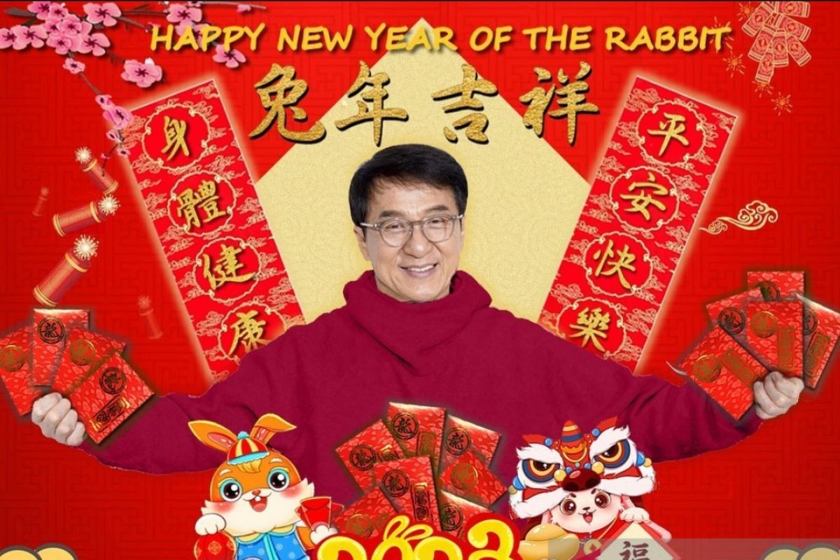 Perayaan Imlek, Jackie Chan bagi-bagi angpao, Rainie Yang nikmati masakan nenek