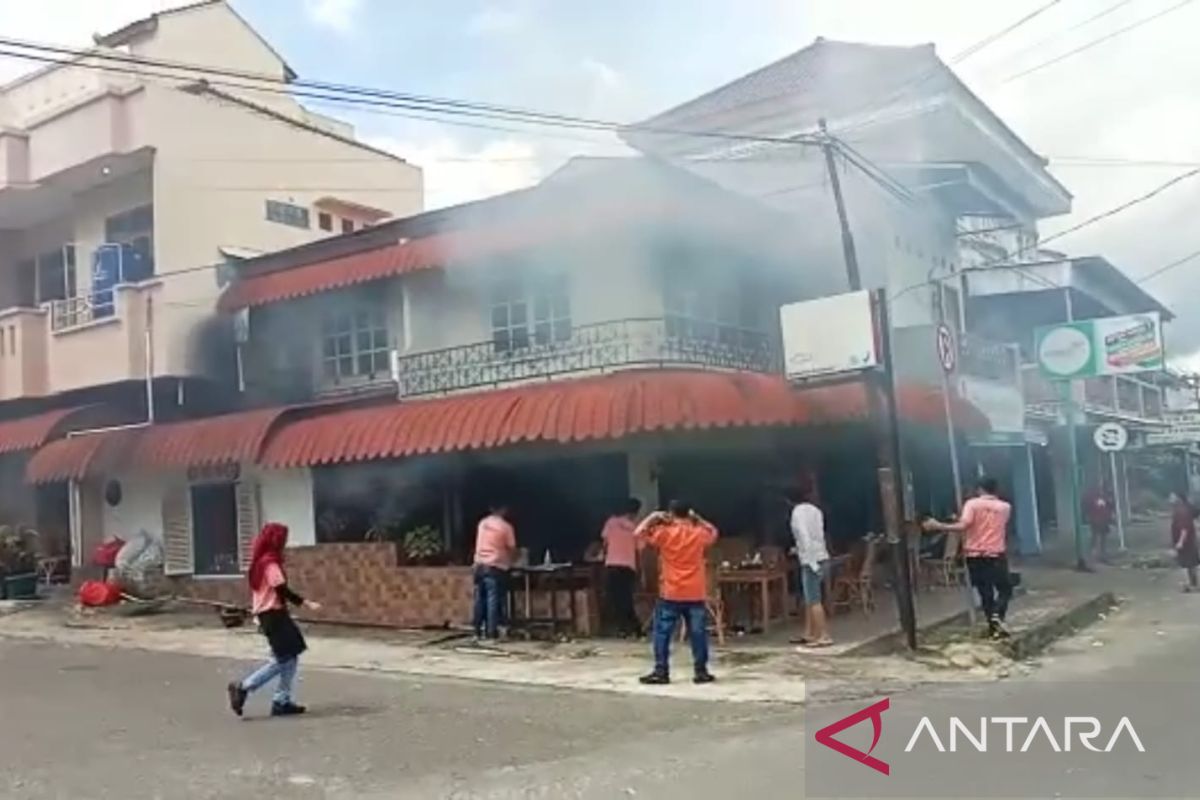 Warung kopi Tung Tau di Bangka terbakar
