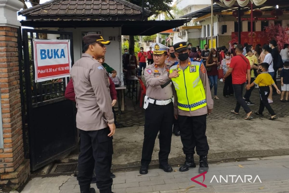 Wakapolrestabes Medan  tinjau perayaan Imlek di Vihara Borobudur