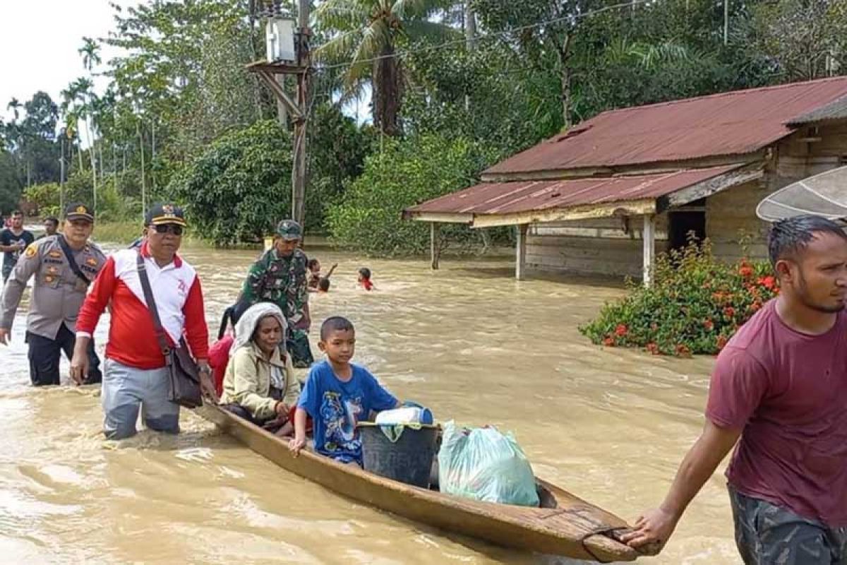Aceh Timur dilanda banjir, ratusan warga mengungsi