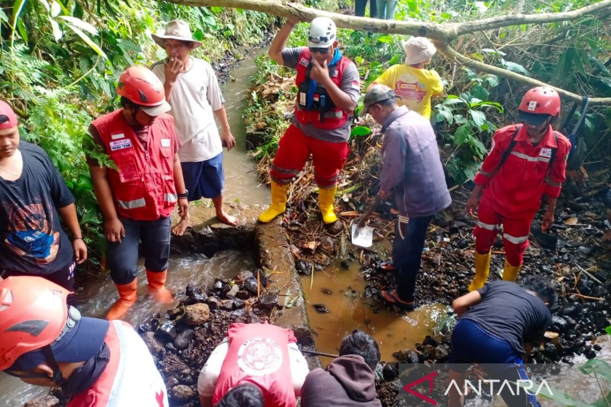 PMI lakukan pipanisasi untuk kebutuhan air bersih warga korban gempa Cianjur