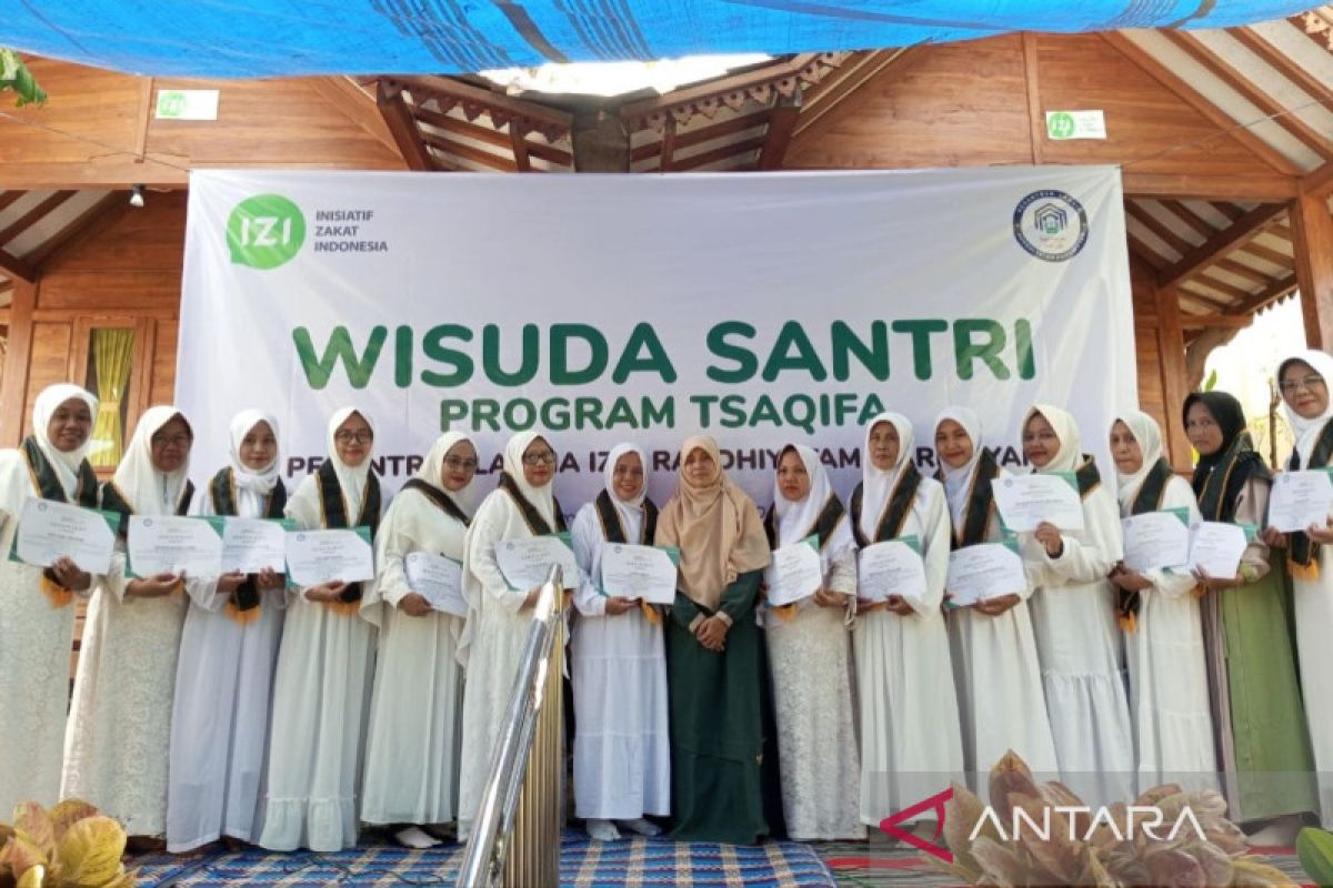 Puluhan lansia ikut wisuda perdana santri program Tsaqifa