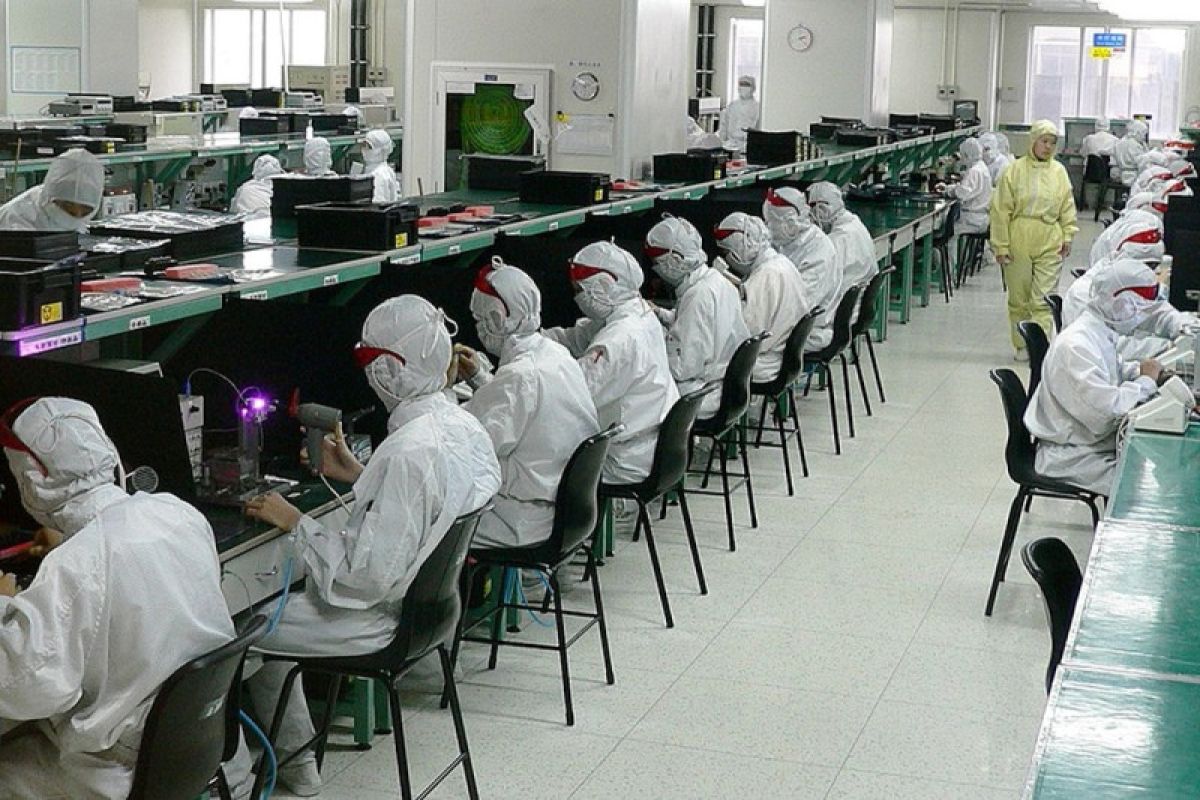 Taiwan denda Foxconn atas investasi semikonduktor di China
