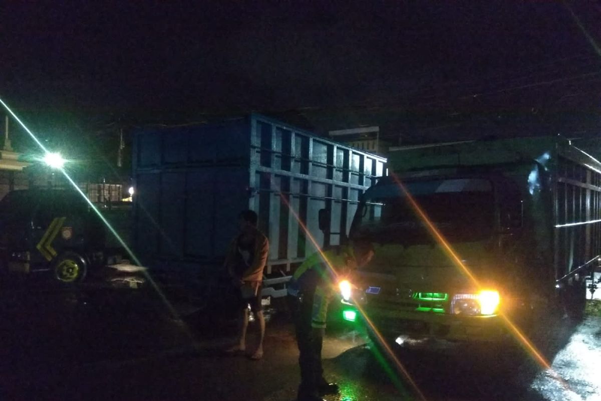 Tim terpadu amankan dua truk batu bara langgar aturan masuk jalan dalam Kota Jambi