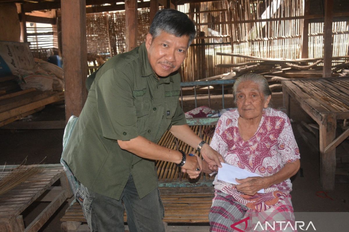 Baznas Makassar salurkan zakat kepada warga prasejahtera di Soppeng