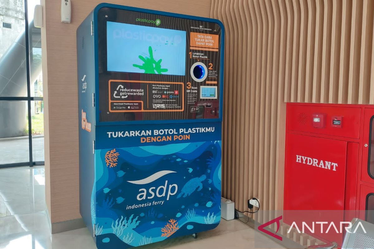Terapkan Penggunaan Reverse Vending Machine untuk Botol Plastik, ASDPKonsisten Perangi Sampah Laut