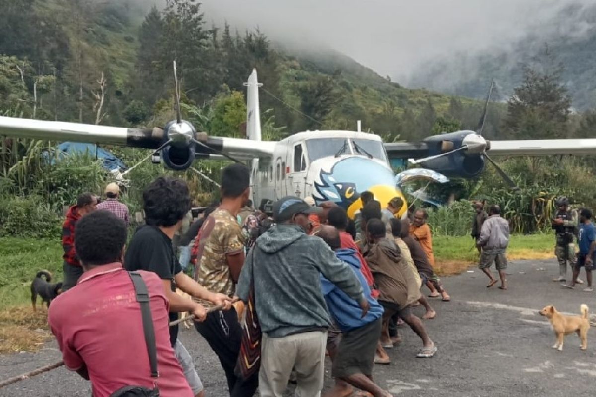 Pesawat SAM Air tergelincir di Bandara Beoga