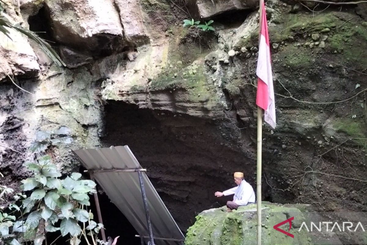 Gua Matu di Pesisir Barat Lampung menyimpan keindahan wisata religi