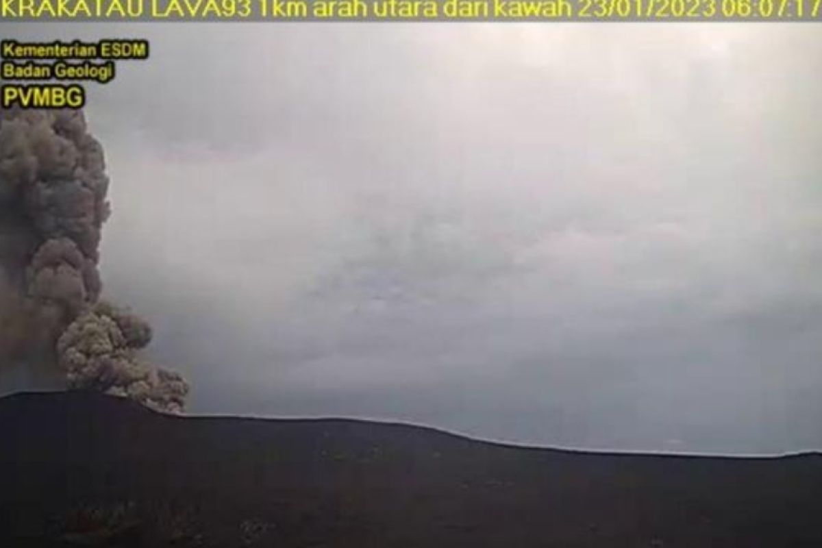Gunung Anak Krakatau kembali erupsi sebanyak 8 kali sejak dini hari