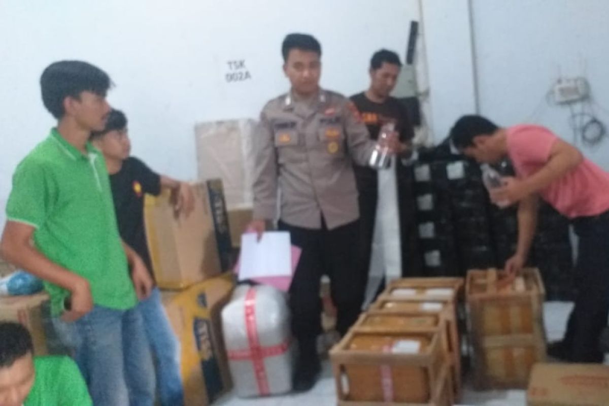 Polisi gagalkan pengiriman paket minuman ciu dari Bali ke Tasikmalaya