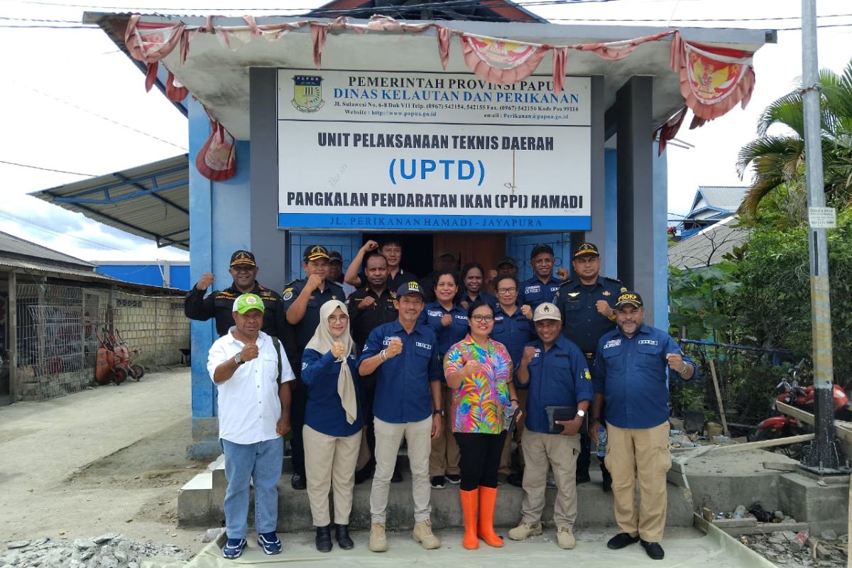 DKP Papua melakukan penataan sarana dan prasarana Pangkalan PPI