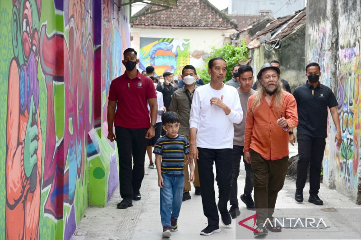 Presiden Jokowi kunjungi Mas Don Art Center Surakarta