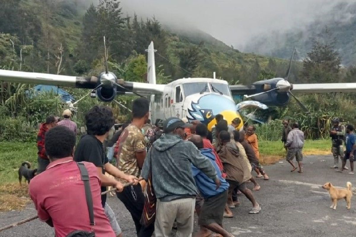 Pesawat SAM Air tergelincir di lapangan terbang Melawak, Beoga-Puncak Papua bawa 11 penumpang