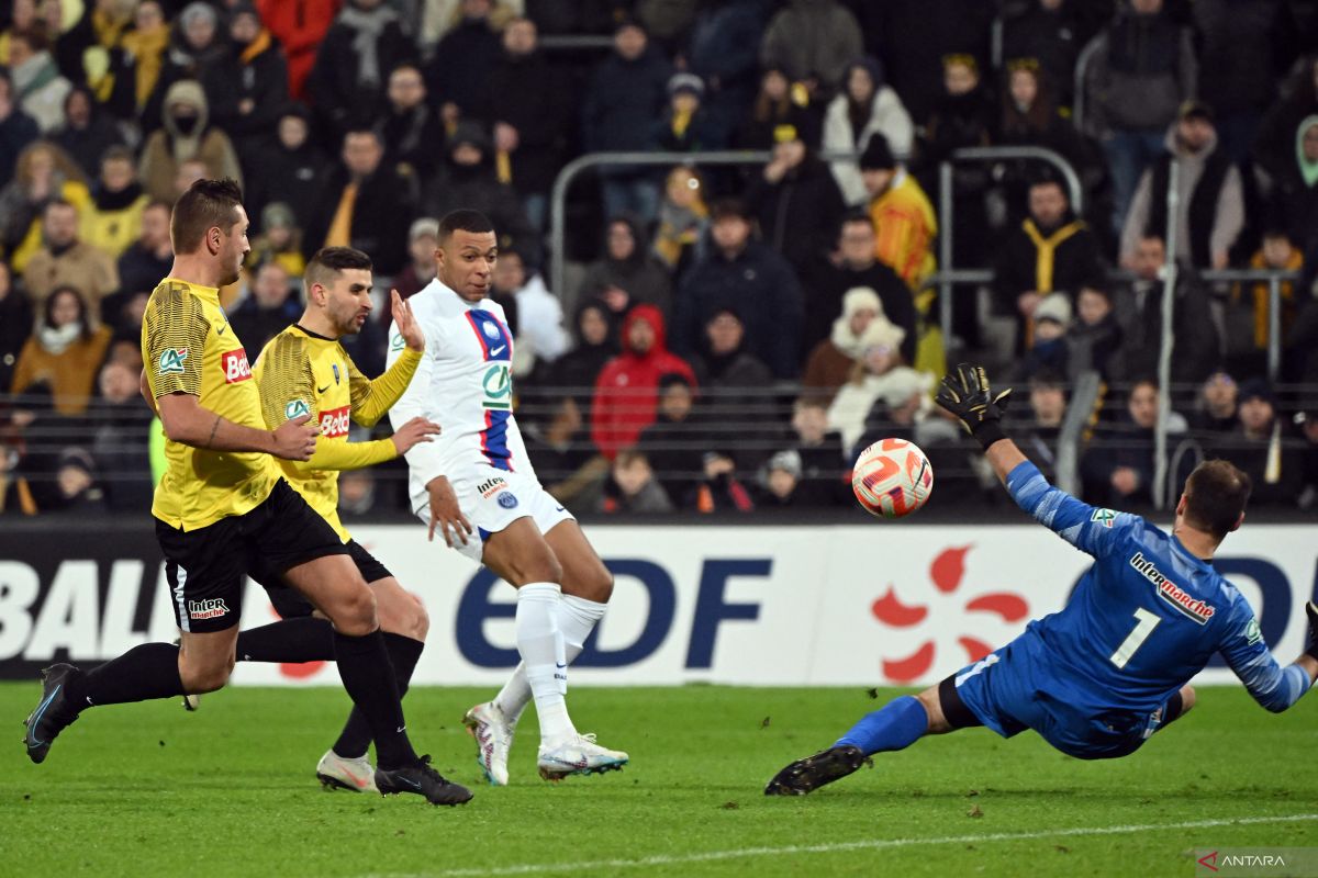 Piala Prancis- Mbappe cetak lima gol saat PSG bantai tim amatir 7-0