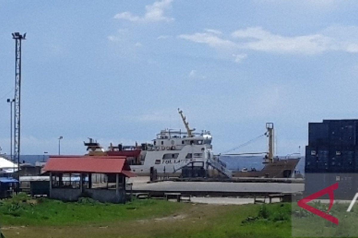 Angkutan kapal perintis Biak membantu distribusi hasil pertanian warga