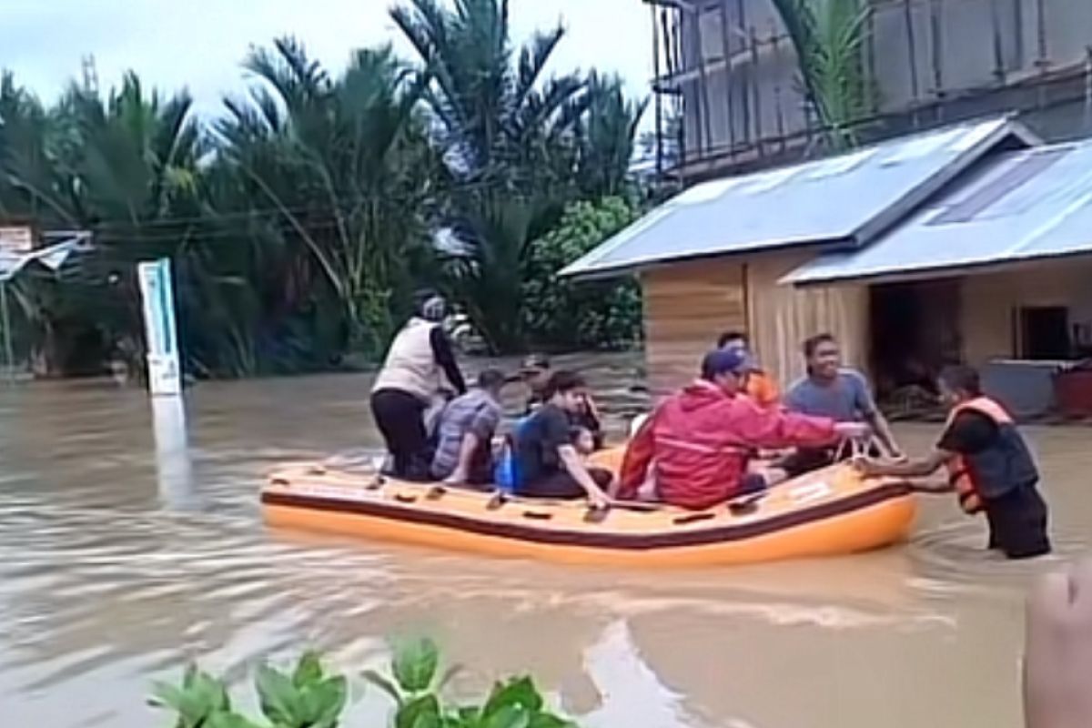 Dinsos Pidie salurkan bantuan ke posko banjir