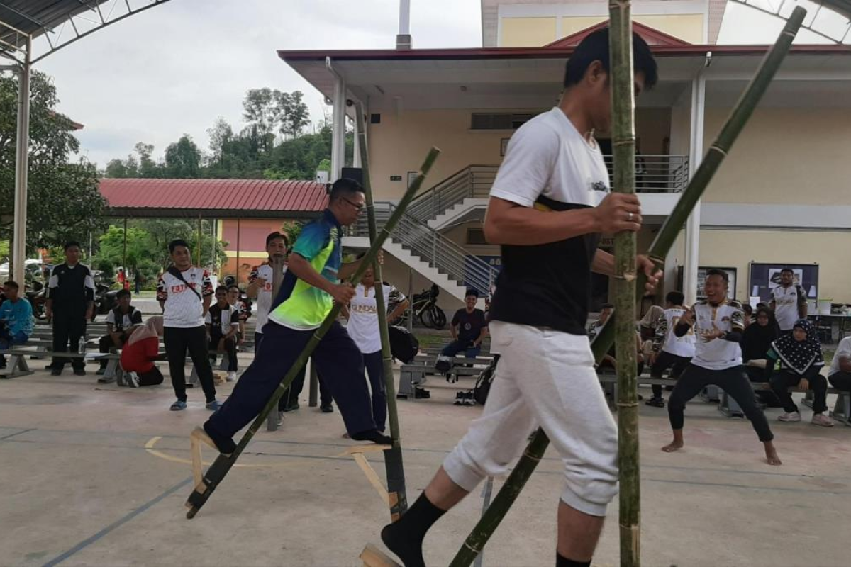 Ratusan guru di Malaysia bertanding permainan tradisional Indonesia