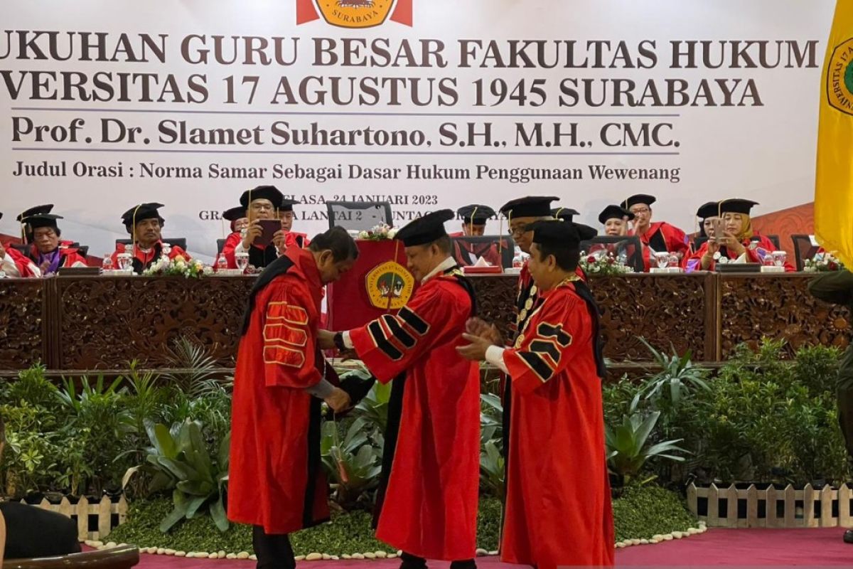 Untag Surabaya kukuhkan Slamet Suhartono jadi Guru Besar Ilmu Hukum