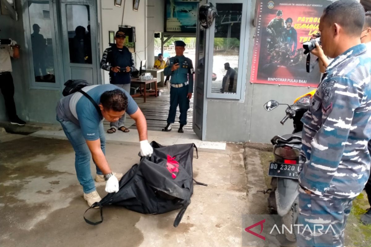 Lanal Bengkulu evakuasi jasad di dermaga Pulau Baai