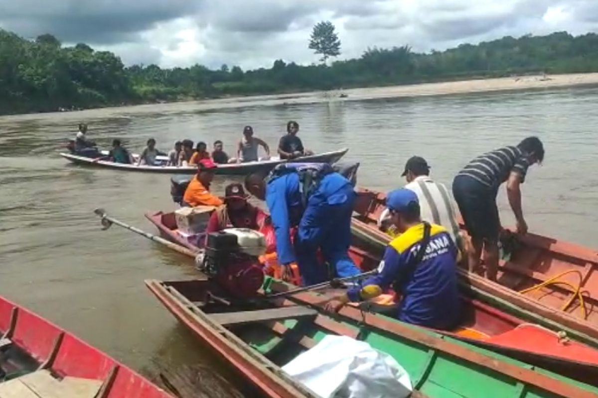 Tim penyelamat sisir Sungai Mendalam mencari warga yang tenggelam