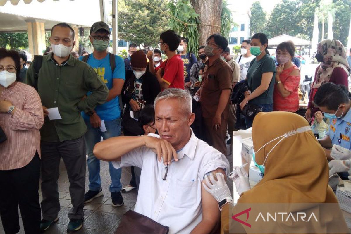 DKI Jakarta perpanjang jadwal vaksinasi dosis empat di Balai Kota