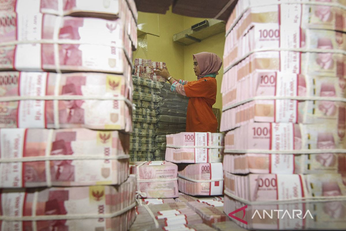 Uang beredar meningkat capai Rp8.573,6 triliun