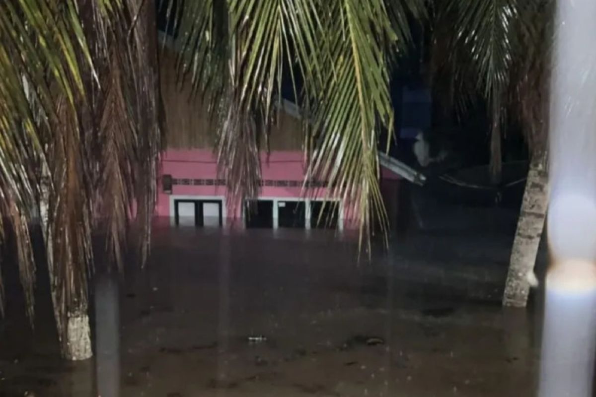 Padang's 200 families affected by heavy rain-triggered flash flood