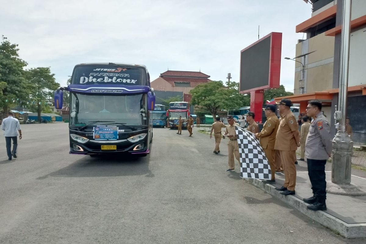 Pemkab Tulungagung berangkatkan ratusan perangkat desa ke Ibu Kota