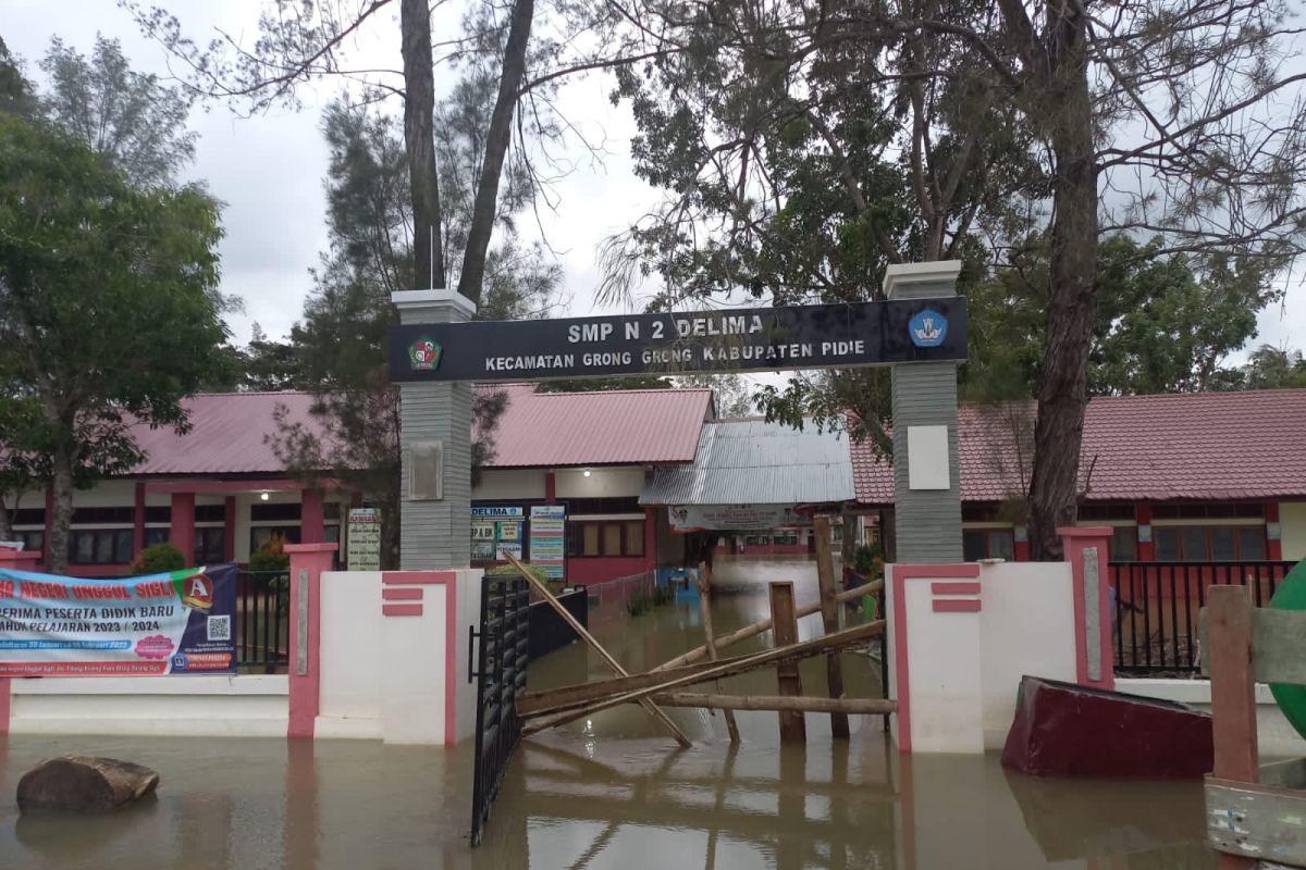Terendam banjir puluhan sekolah di Pidie liburkan siswa
