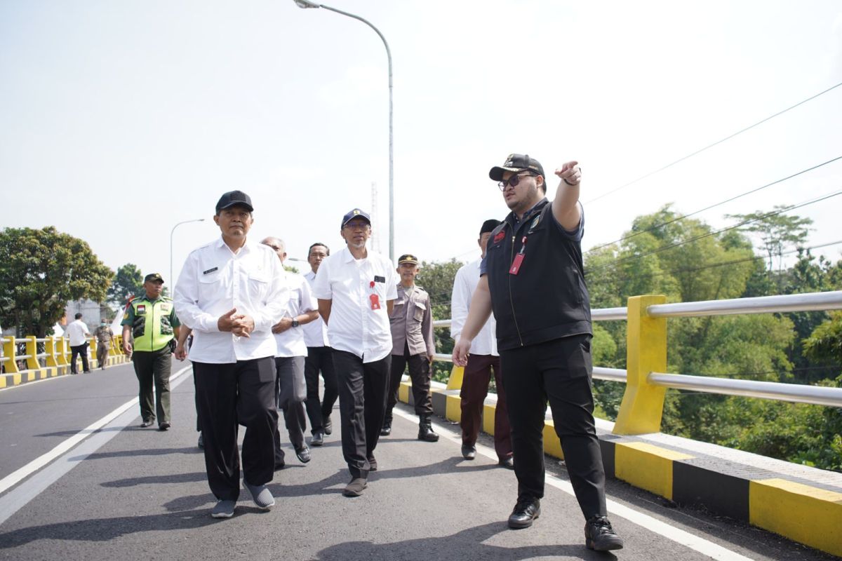 Bupati Kediri  resmikan dua jembatan di Kabupaten Kediri
